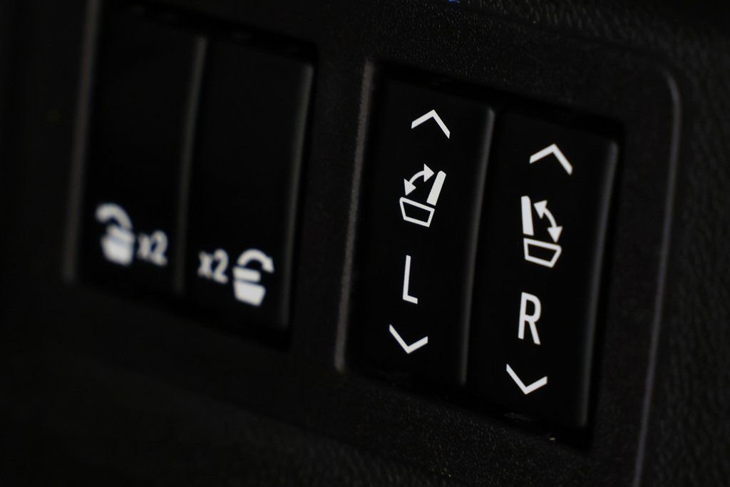 Used 2026 GMC Yukon Denali Ultimate image 14