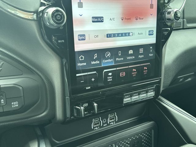 New 2026 RAM 2500 Laramie AWD/4WD image 24