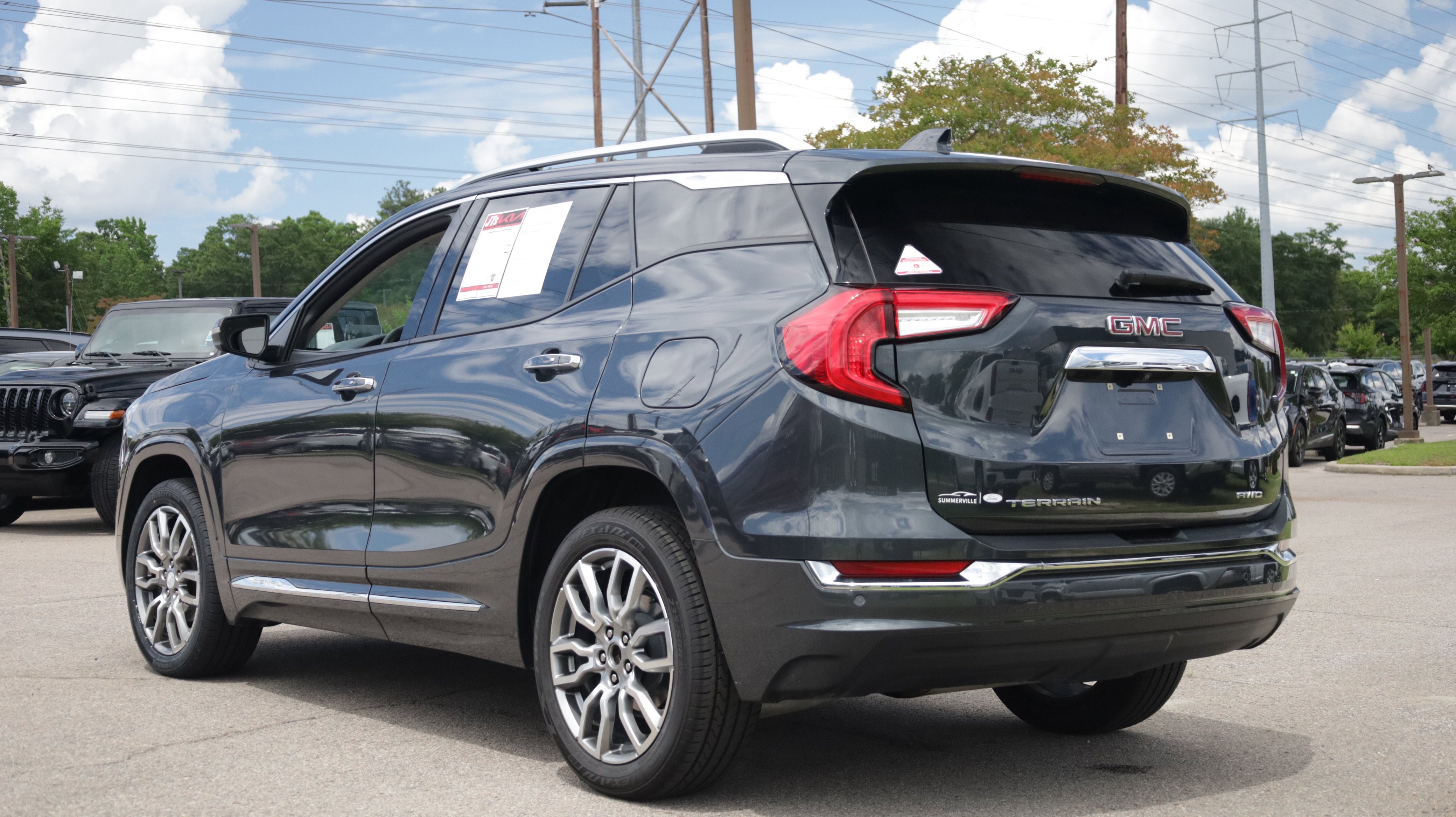 Used 2022 GMC Terrain Denali AWD/4WD image 3