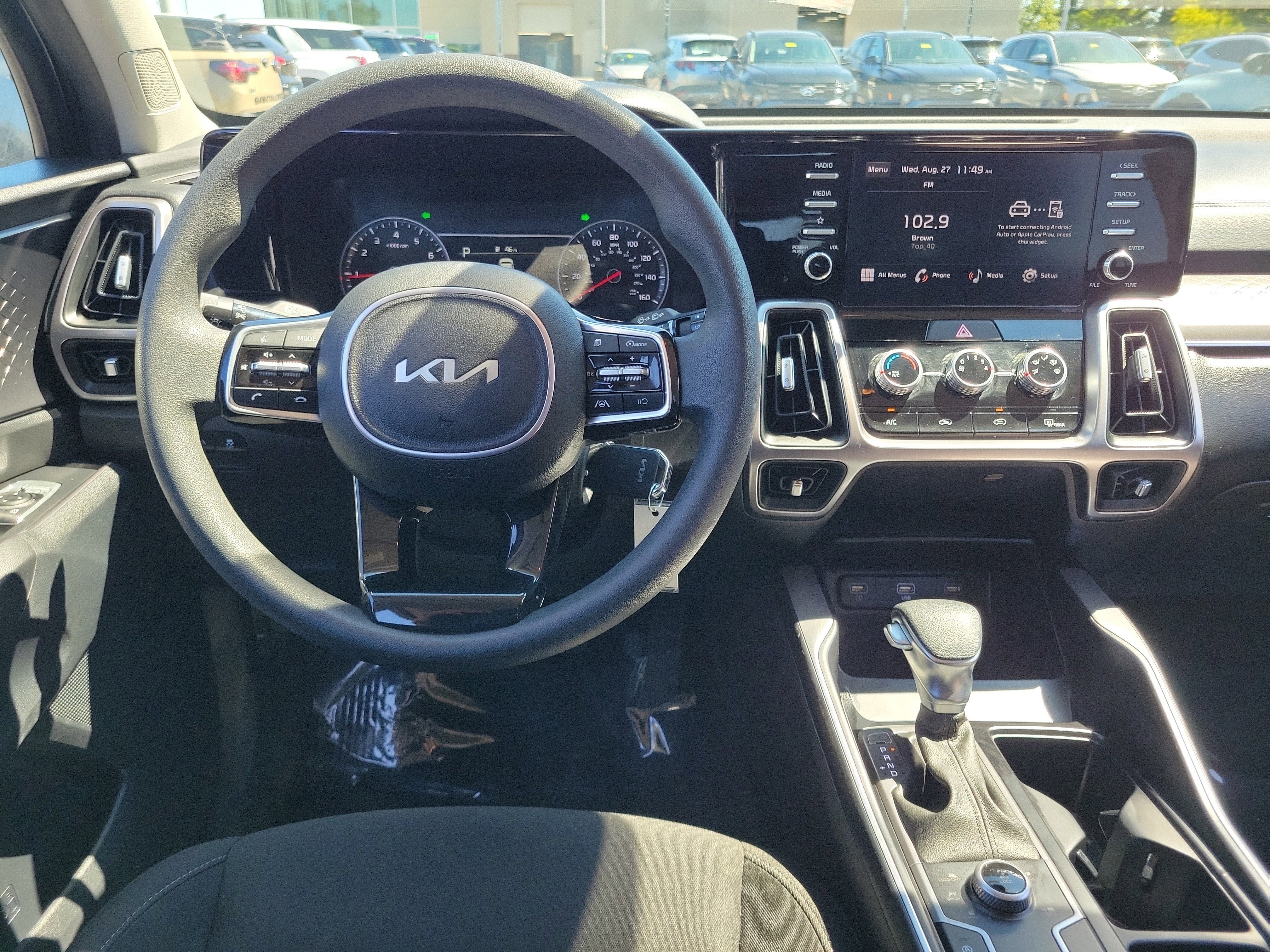 Used 2023 Kia Sorento LX image 10