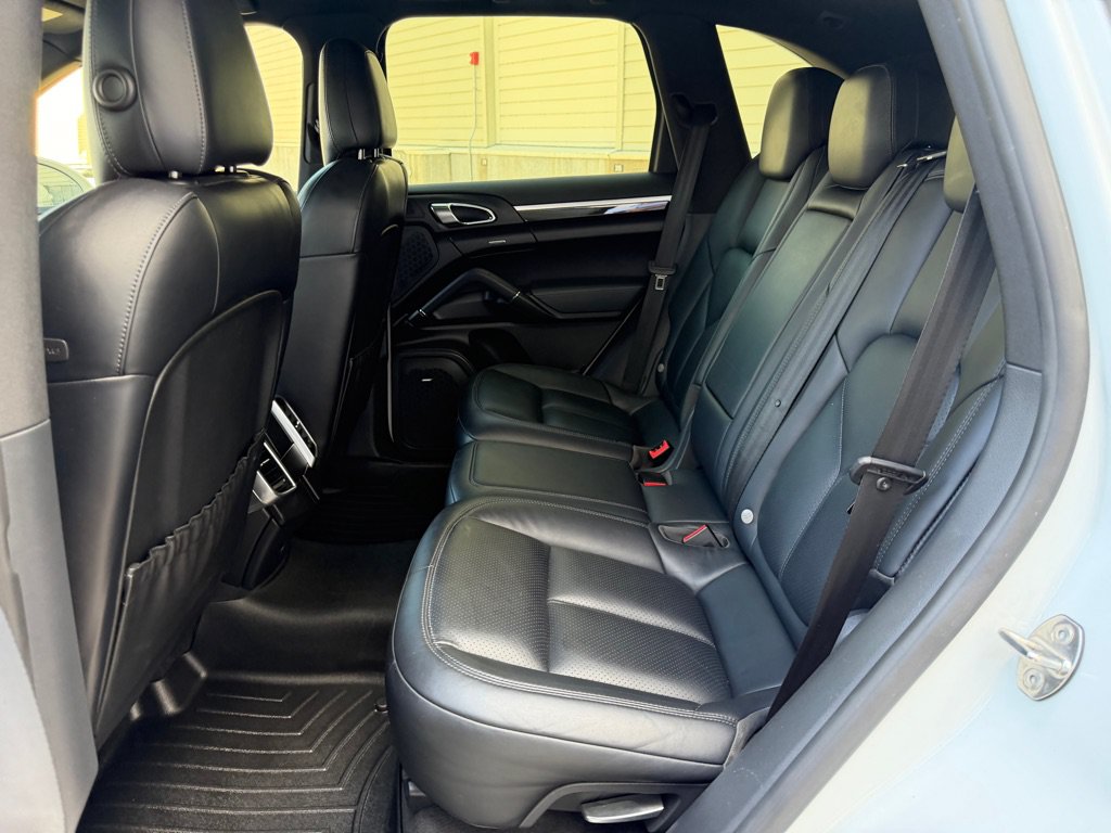 Used 2015 Porsche Cayenne S AWD/4WD image 22