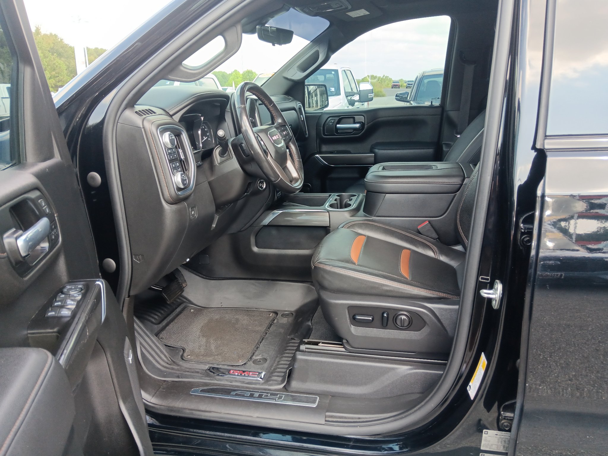 Used 2021 GMC Sierra 1500 AT4 w/ AT4 Premium Package AWD/4WD image 9