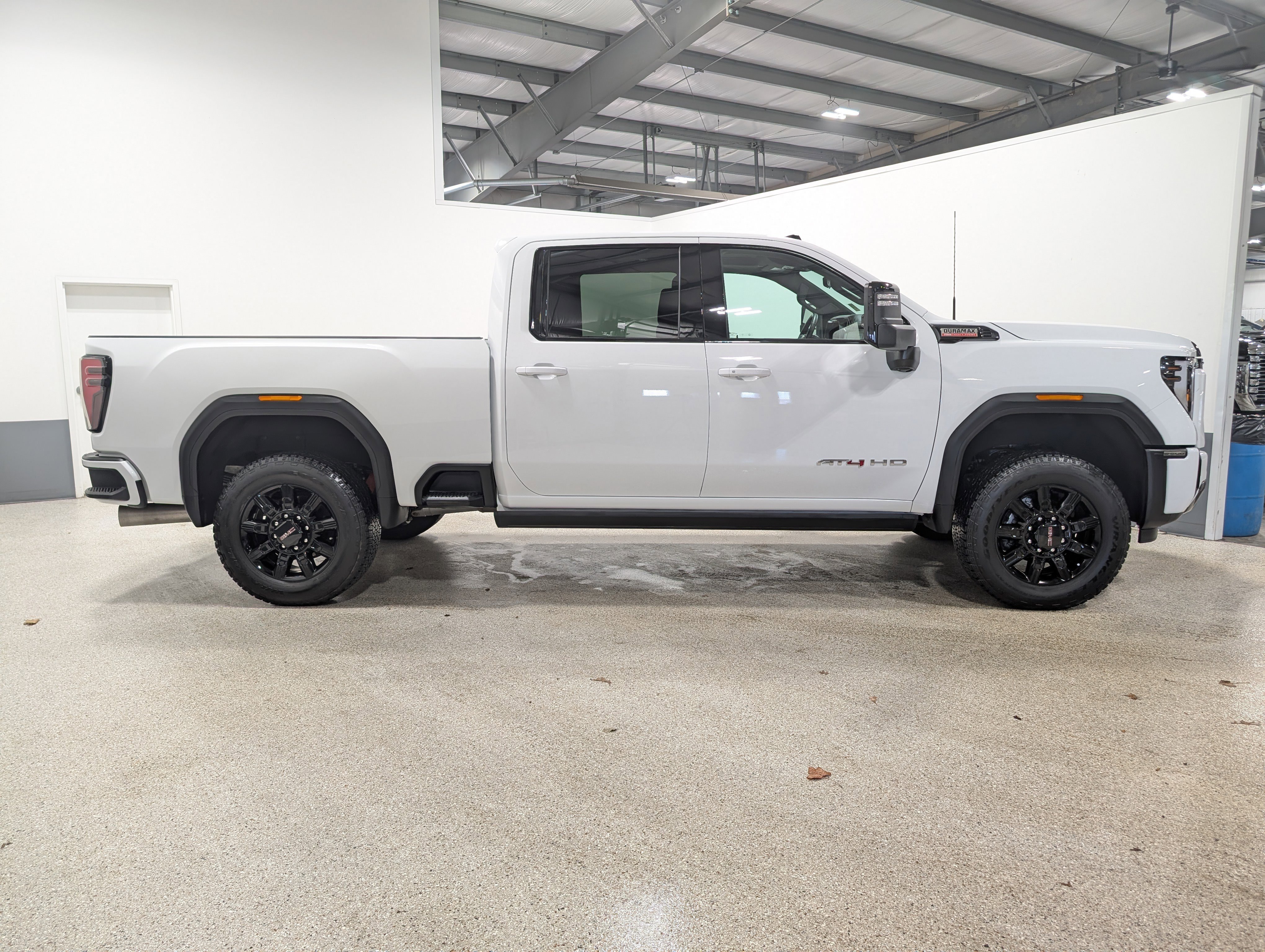 Used 2025 GMC Sierra 2500 AT4 w/ AT4 Premium Plus Package image 2
