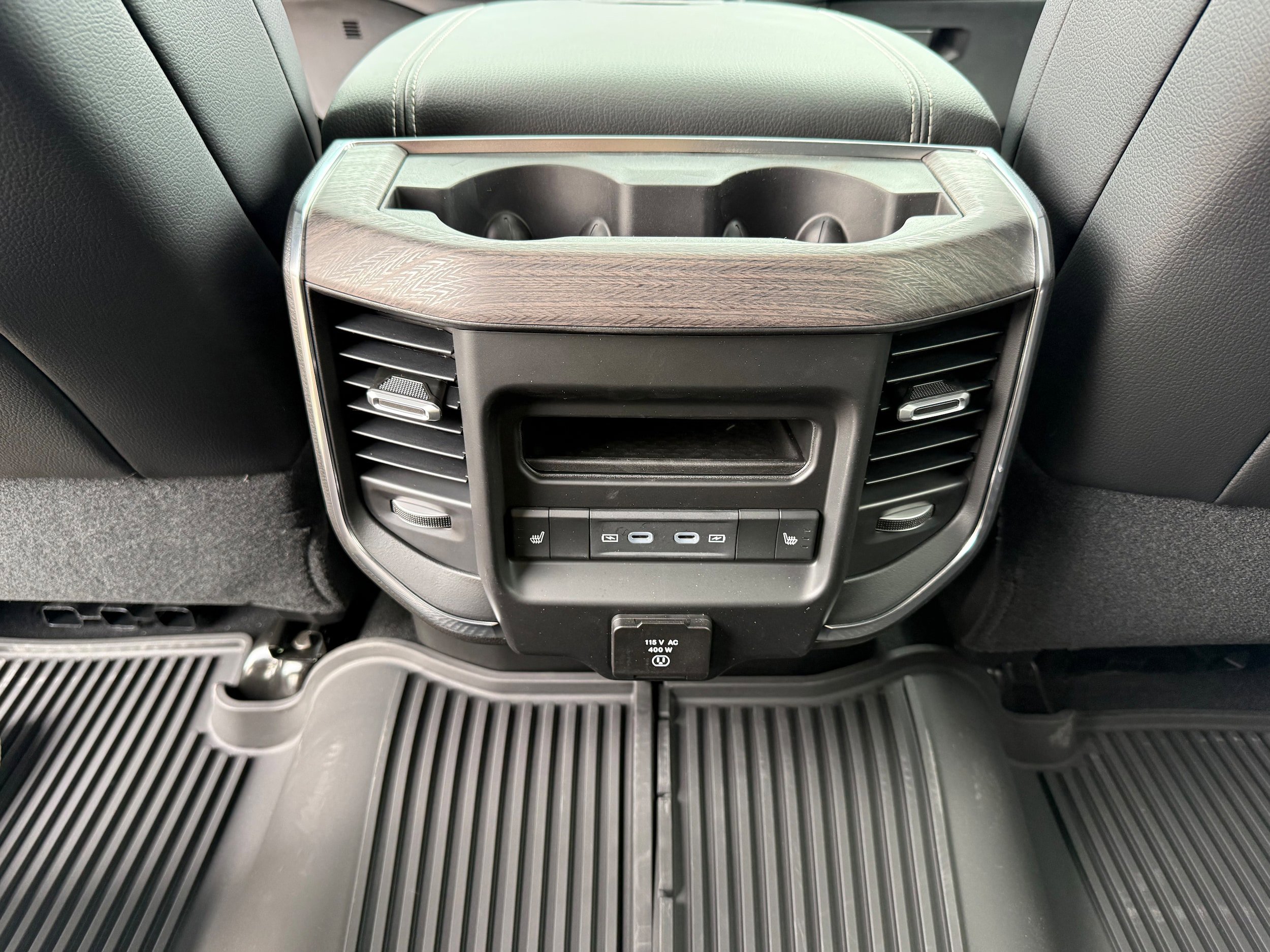 New 2026 RAM 2500 Laramie AWD/4WD image 13