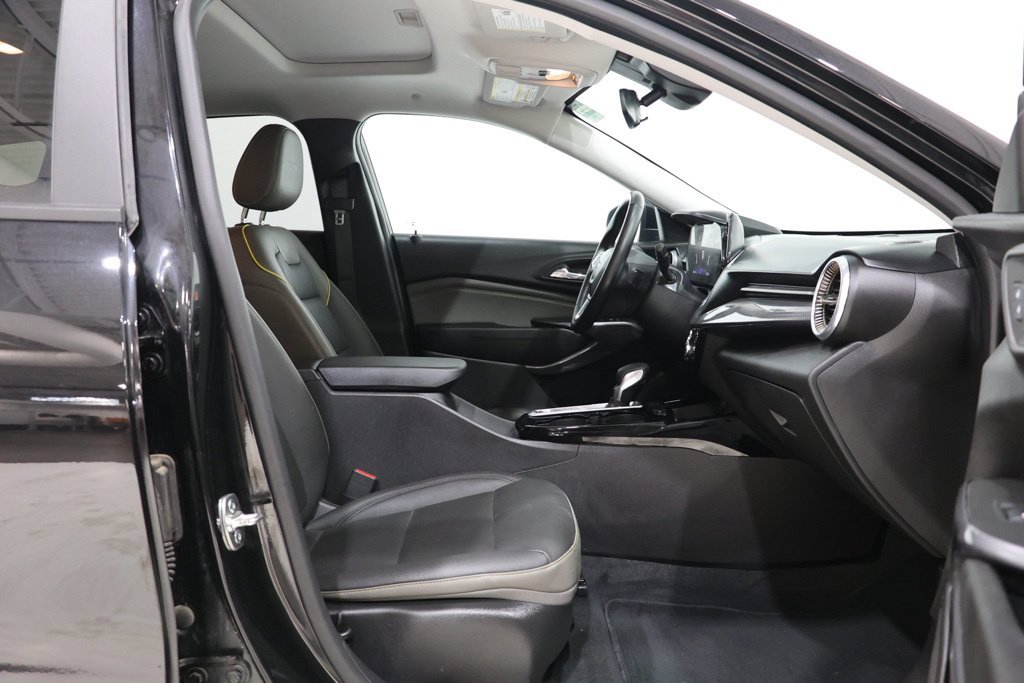 Used 2025 Chevrolet Trax ACTIV w/ Sunroof Package FWD image 34