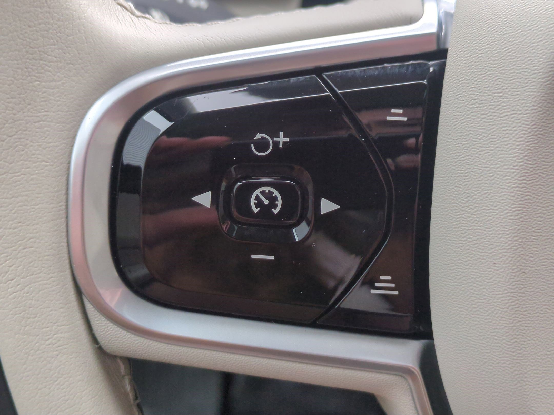 Used 2020 Volvo XC60 T8 Inscription w/ Protection Package Premier image 17