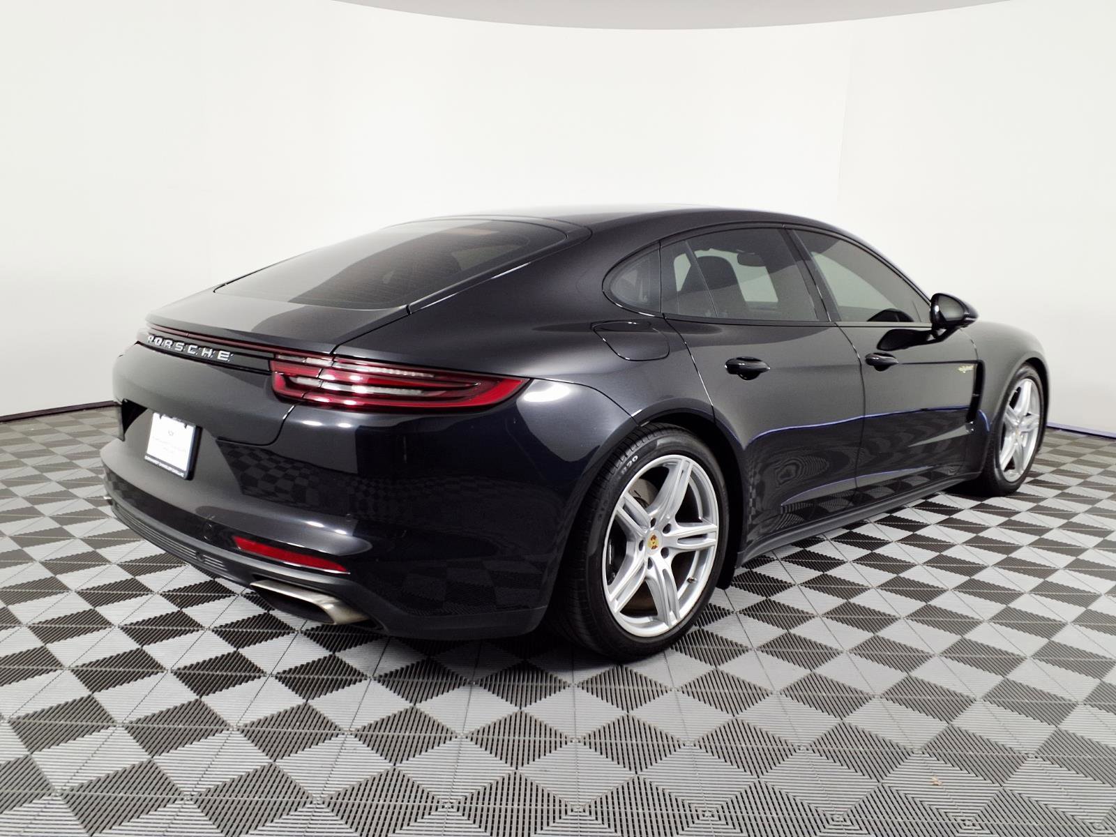 Used 2018 Porsche Panamera 4 AWD/4WD image 4
