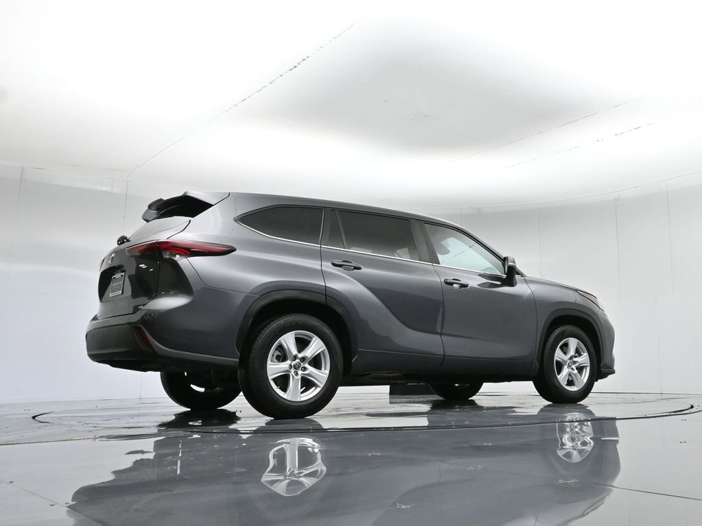 Used 2024 Toyota Highlander LE image 55