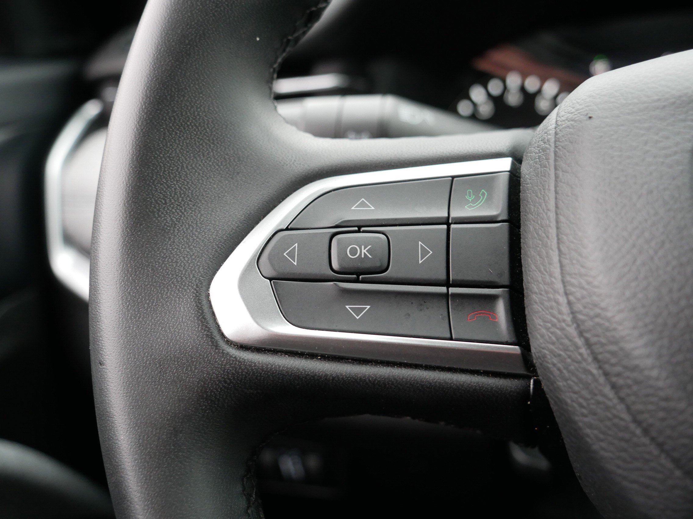 Certified 2024 Jeep Compass Latitude image 28