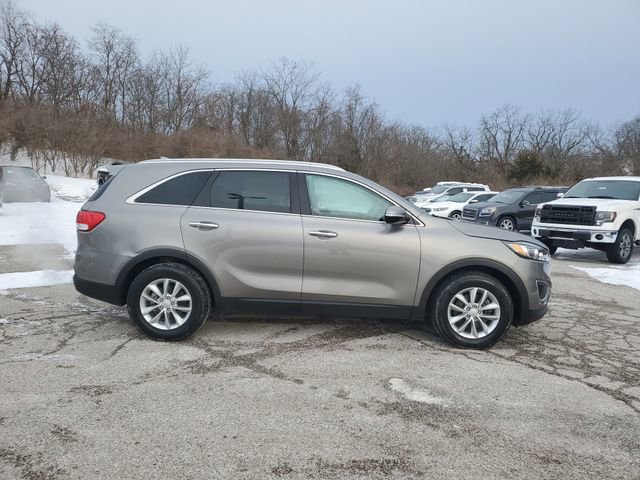 Used 2018 Kia Sorento LX image 3