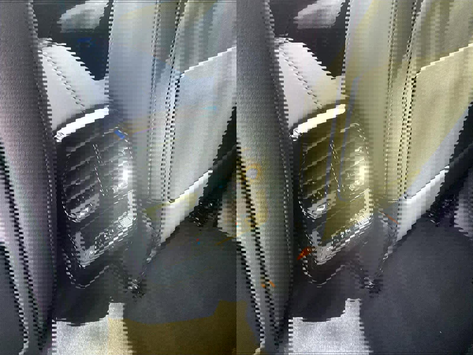 Used 2025 BMW iX xDrive50 w/ Sport Package image 32