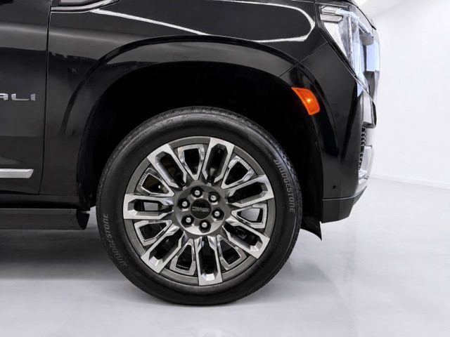 Used 2023 GMC Yukon XL Denali Ultimate w/ LPO, Floor Liner Package AWD/4WD image 4