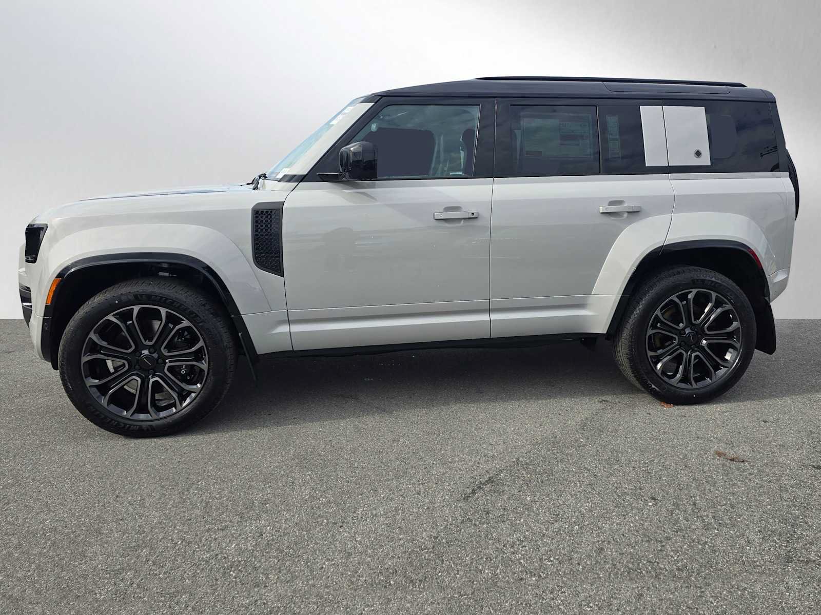 New 2026 Land Rover Defender 110 OCTA AWD/4WD image 2