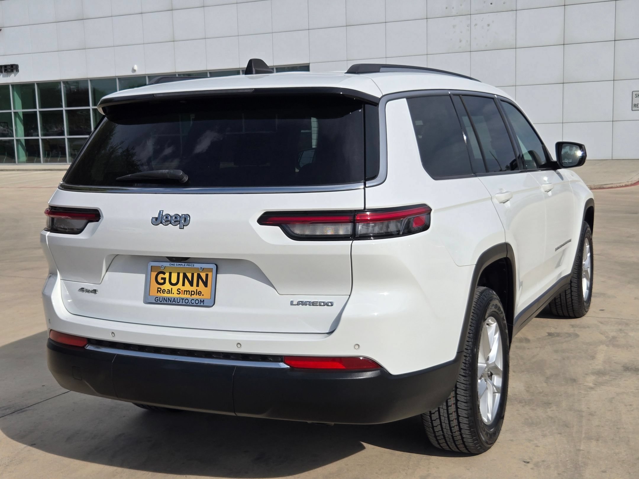 Used 2023 Jeep Grand Cherokee L Laredo AWD/4WD image 7