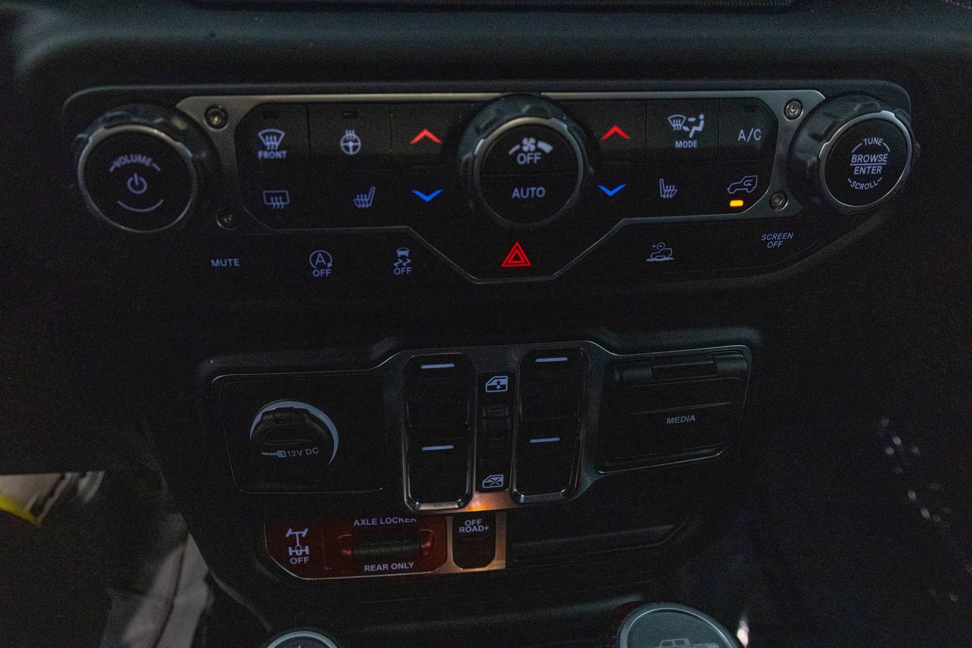 Used 2023 Jeep Gladiator Mojave w/ LED Lighting Group AWD/4WD image 16