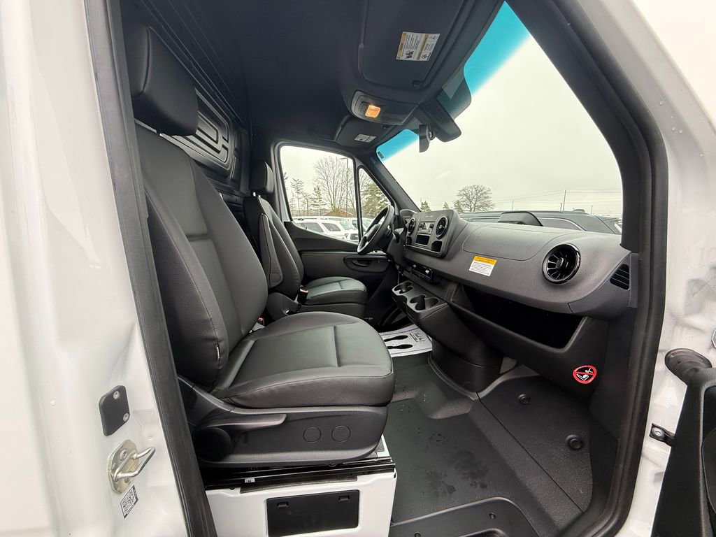 Used 2025 Mercedes-Benz Sprinter 2500 image 22