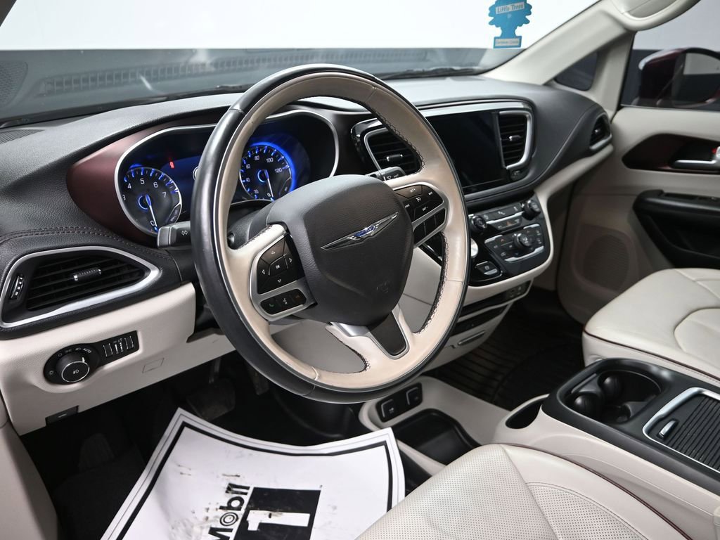 Used 2018 Chrysler Pacifica Limited image 13