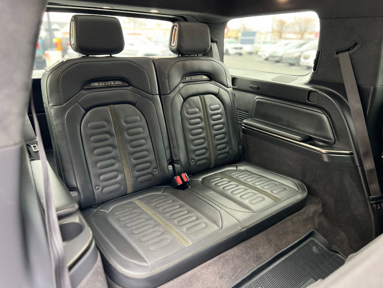 Used 2022 Rivian R1S Launch Edition image 28