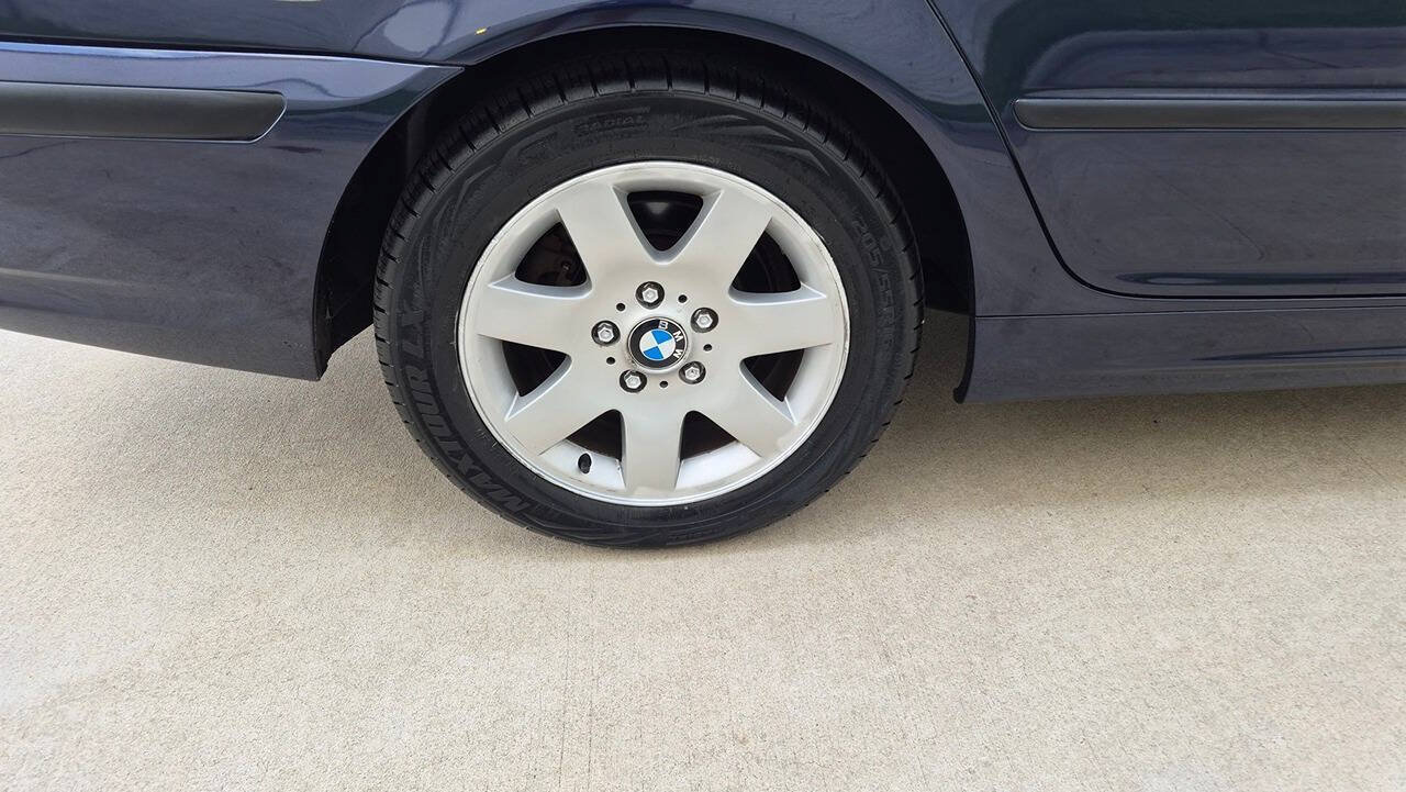Used 2004 BMW 325xi Sedan AWD/4WD image 25
