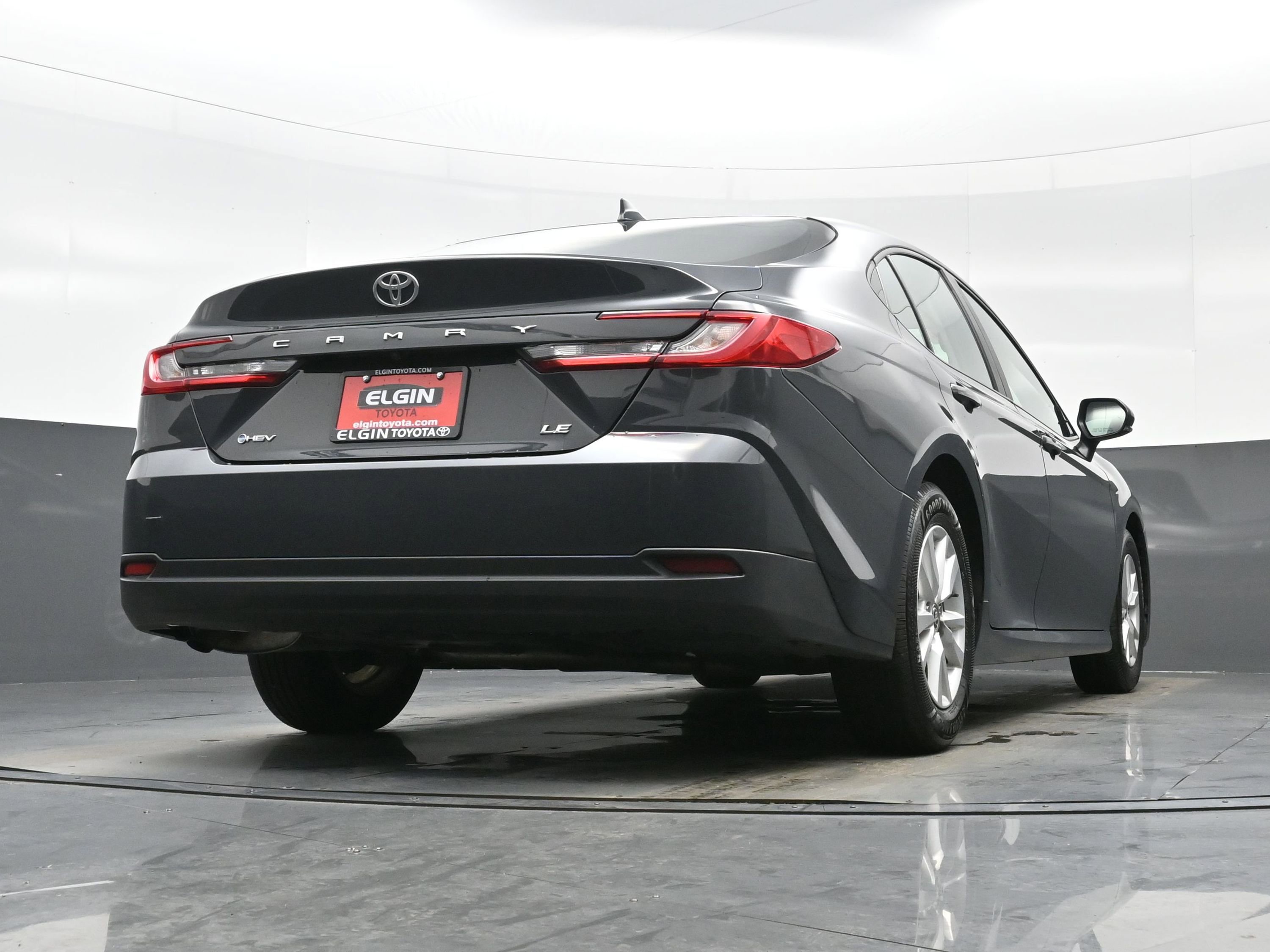 Used 2025 Toyota Camry LE image 30