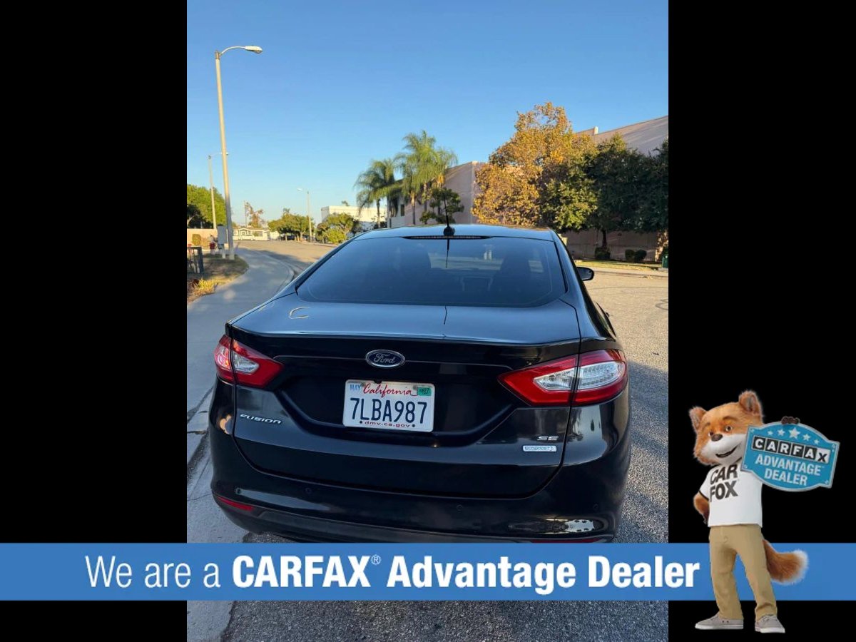 Used 2015 Ford Fusion SE FWD image 12
