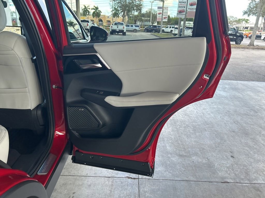 New 2026 Mitsubishi Outlander SE image 32