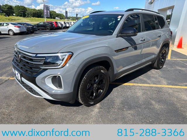 Used 2025 Volkswagen Atlas Peak Edition SE AWD/4WD image 3