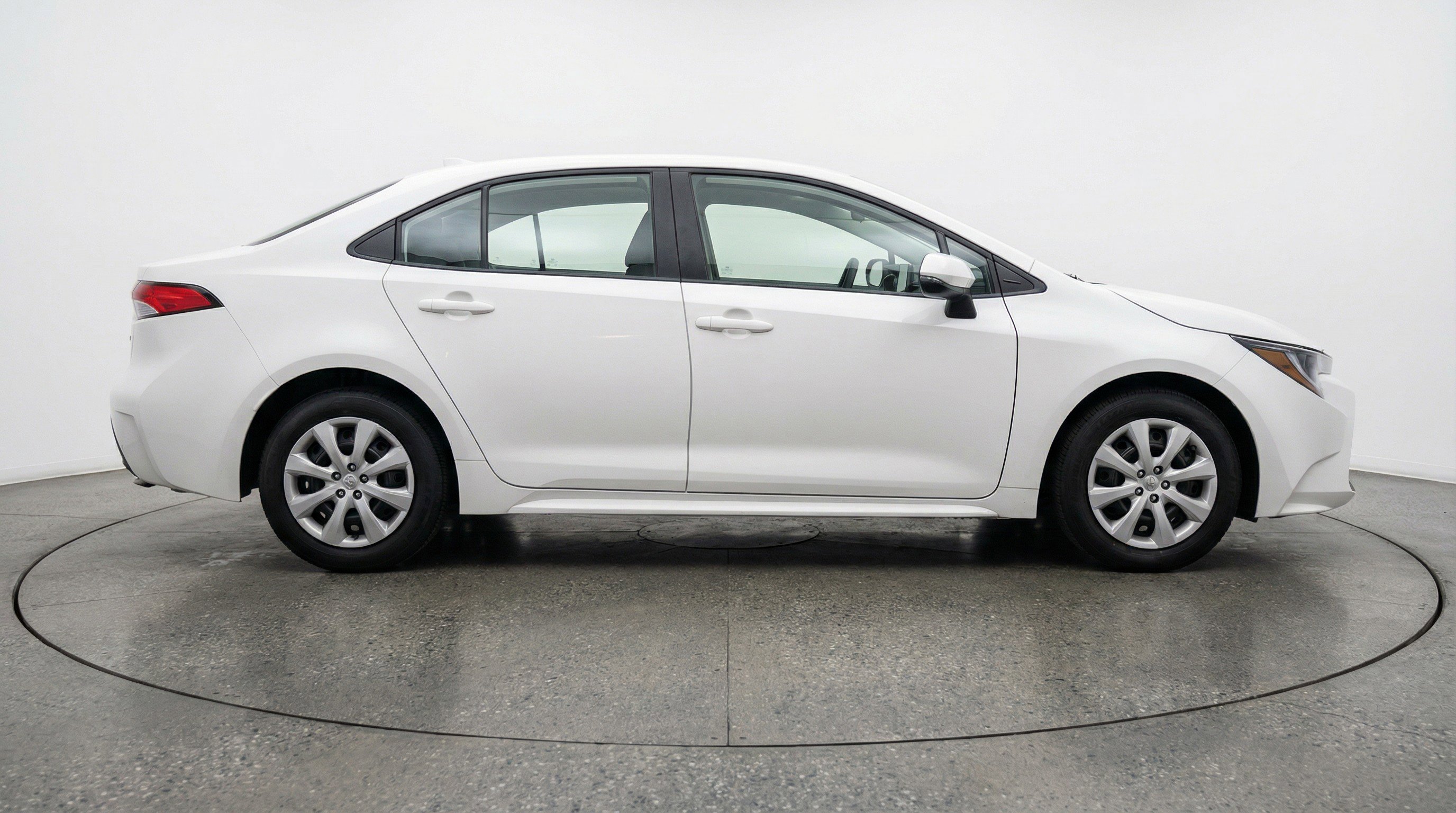 Used 2025 Toyota Corolla LE FWD image 11
