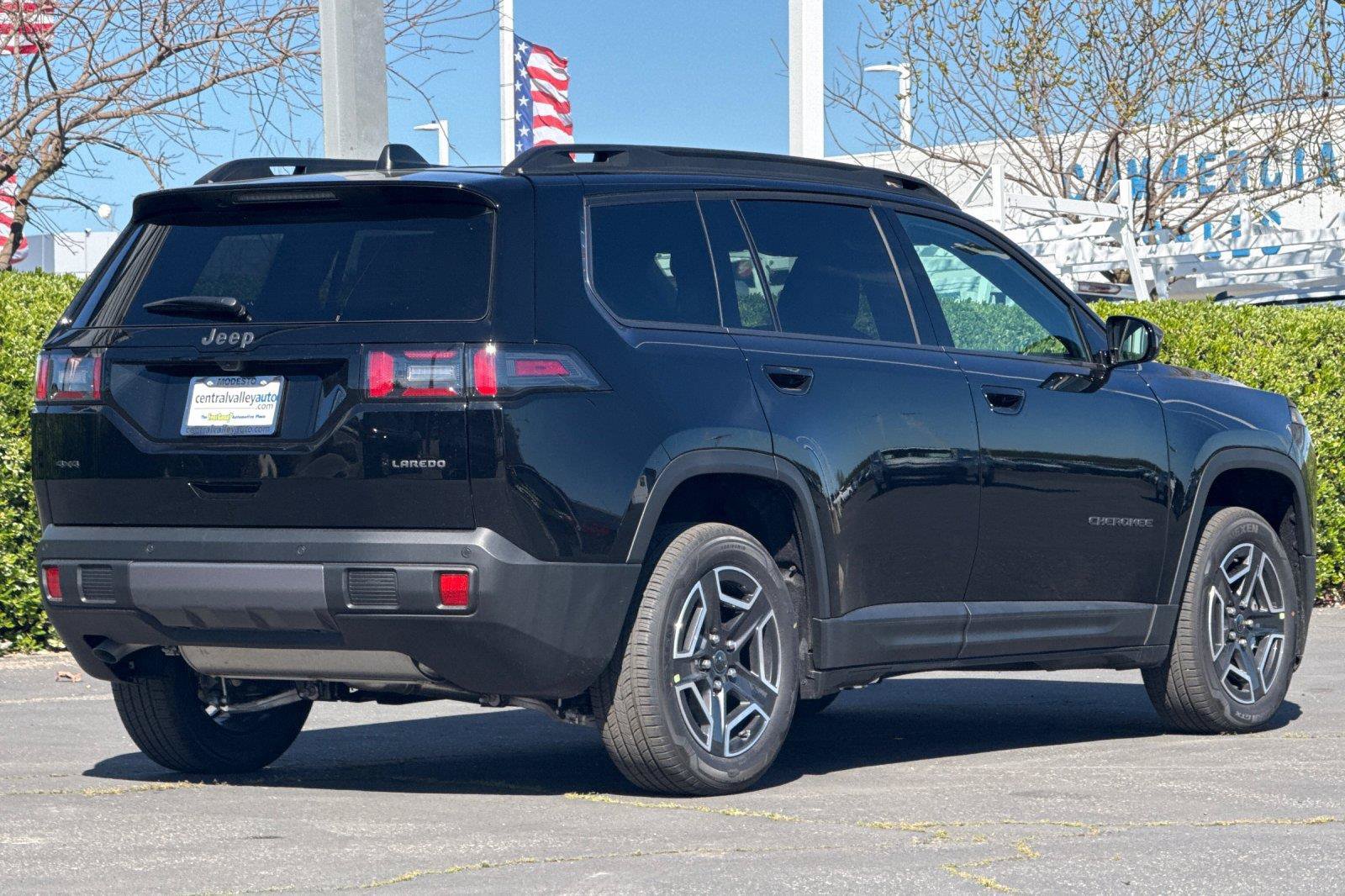 New 2026 Jeep Cherokee Laredo AWD/4WD image 3