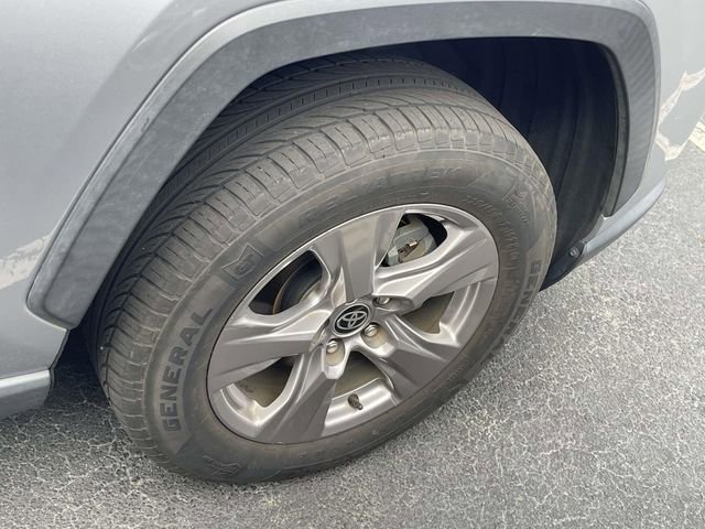 Used 2022 Toyota RAV4 XLE w/ Convenience Package image 12