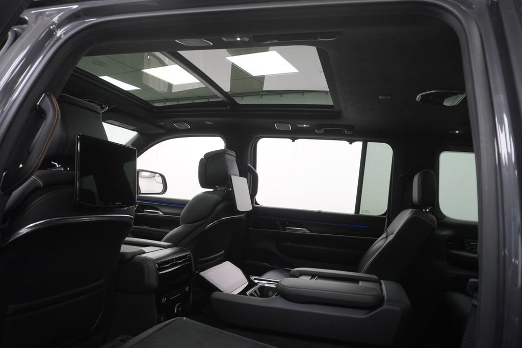 Certified 2025 Jeep Grand Wagoneer Series III w/ Rear Seat Video Group 1 AWD/4WD image 22