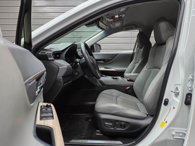 Used 2024 Toyota Venza Limited AWD/4WD image 13