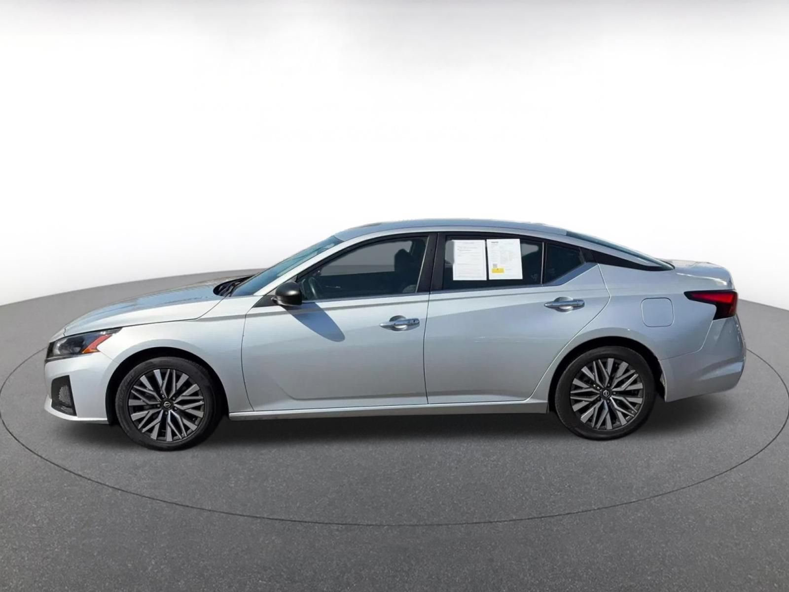 Used 2024 Nissan Altima 2.5 SV FWD image 9