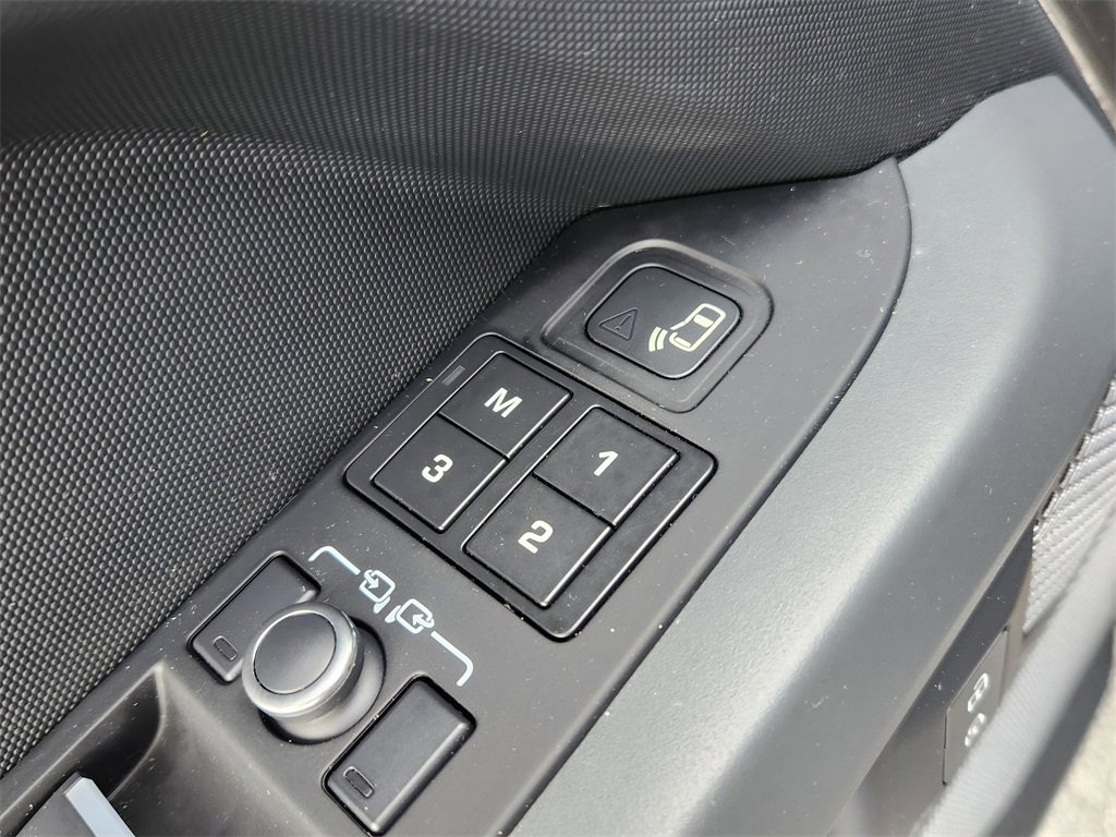 Used 2022 Land Rover Defender 110 X image 25