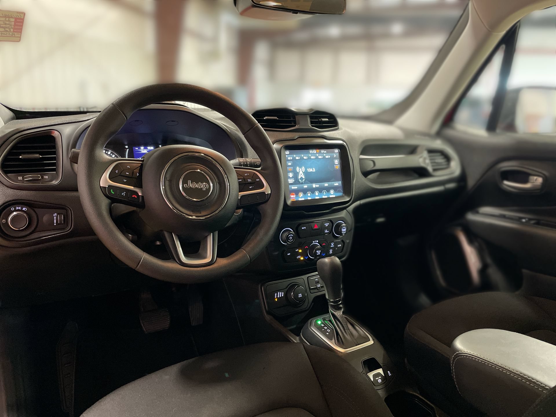 Used 2023 Jeep Renegade Latitude AWD/4WD image 17
