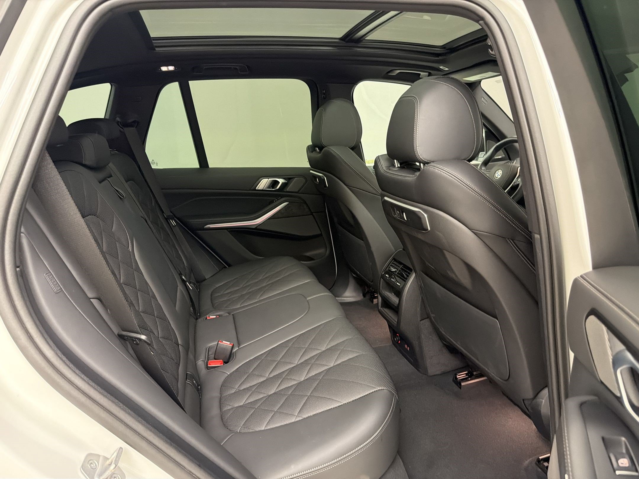 Certified 2024 BMW X5 xDrive40i w/ Premium Package AWD/4WD image 30