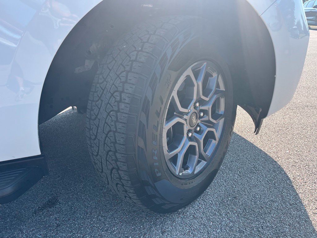 Used 2025 Ford Expedition Active RWD image 6