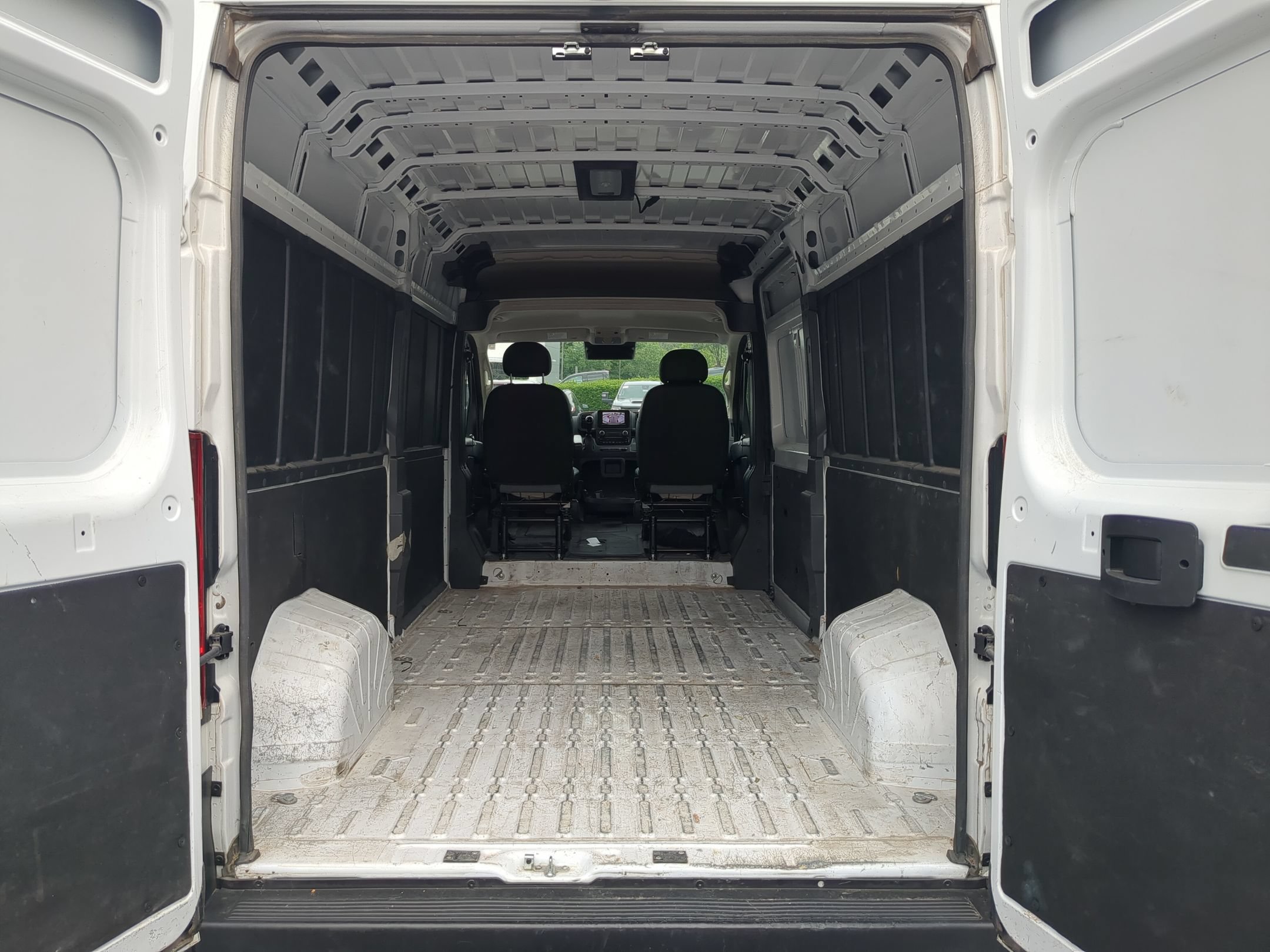 Used 2025 RAM ProMaster 2500 w/ Convenience Group FWD image 29