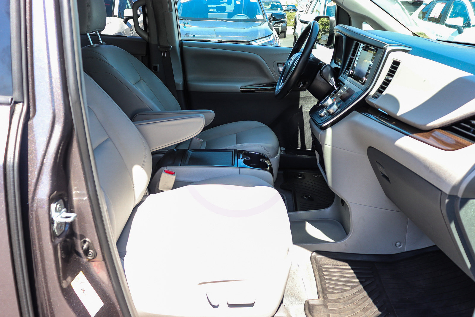Certified 2019 Toyota Sienna XLE w/ XLE Navigation Package FWD image 20