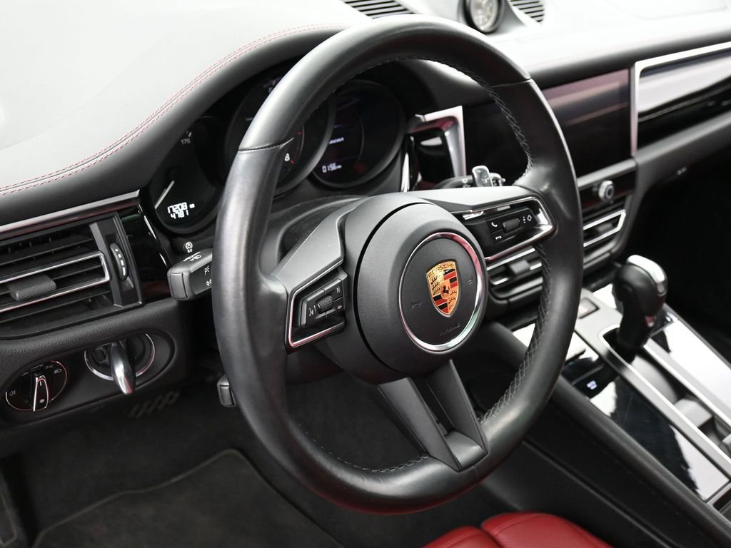 Certified 2023 Porsche Macan Turbo image 17