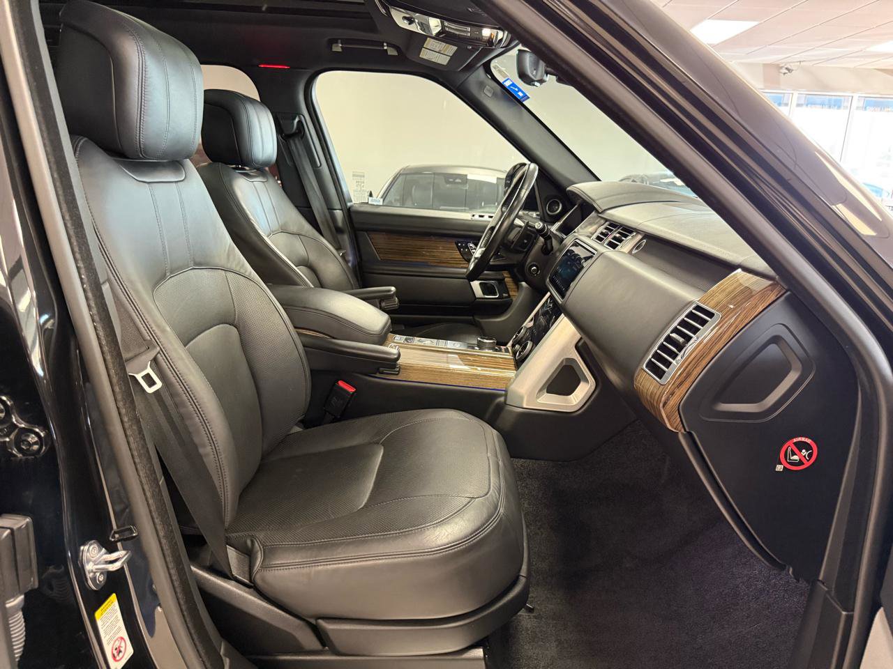 Used 2018 Land Rover Range Rover HSE image 26