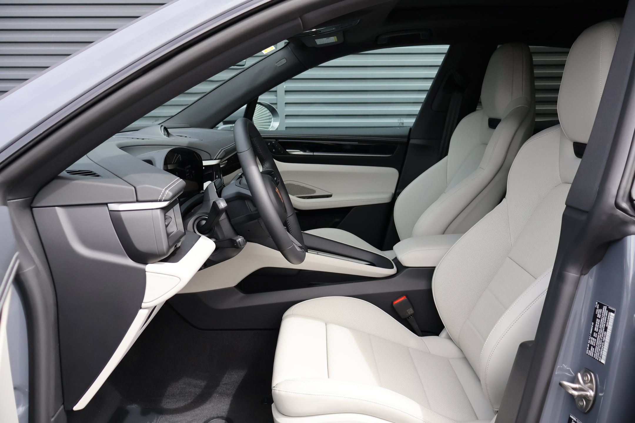 New 2026 Porsche Macan 4S Electric AWD/4WD image 5
