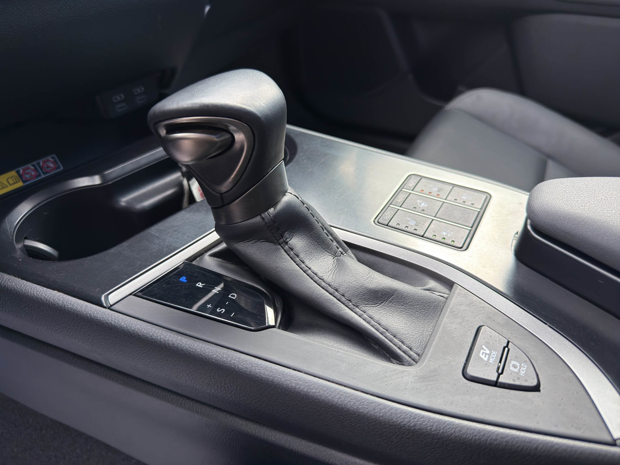 Used 2023 Lexus UX 250h AWD w/ Accessory Package (Z1) image 15