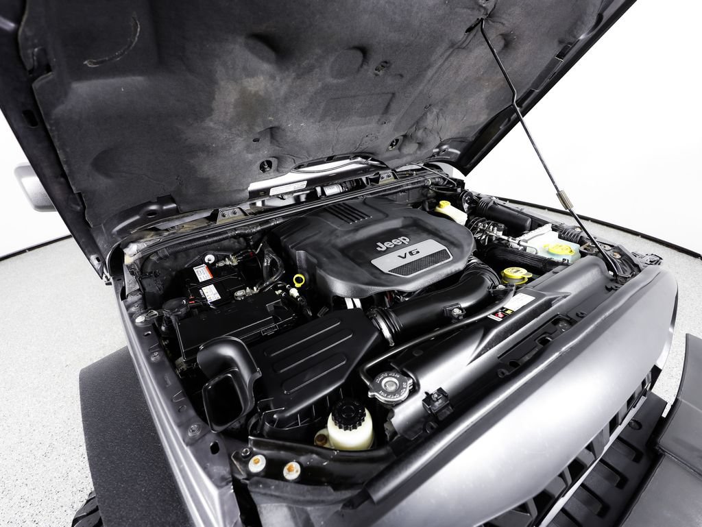 Used 2014 Jeep Wrangler Unlimited Rubicon w/ Dual Top Group AWD/4WD image 13