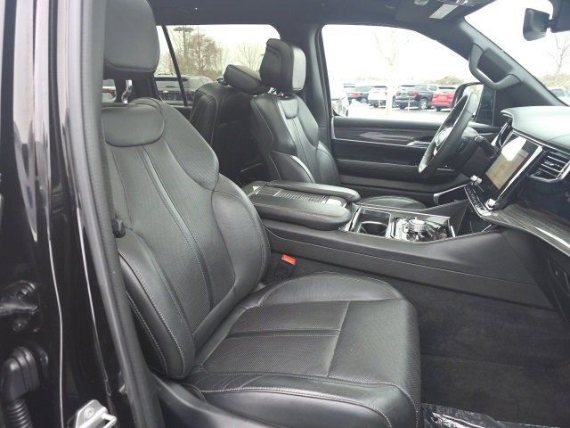 Used 2022 Jeep Wagoneer Series III w/ Premium Group I image 10