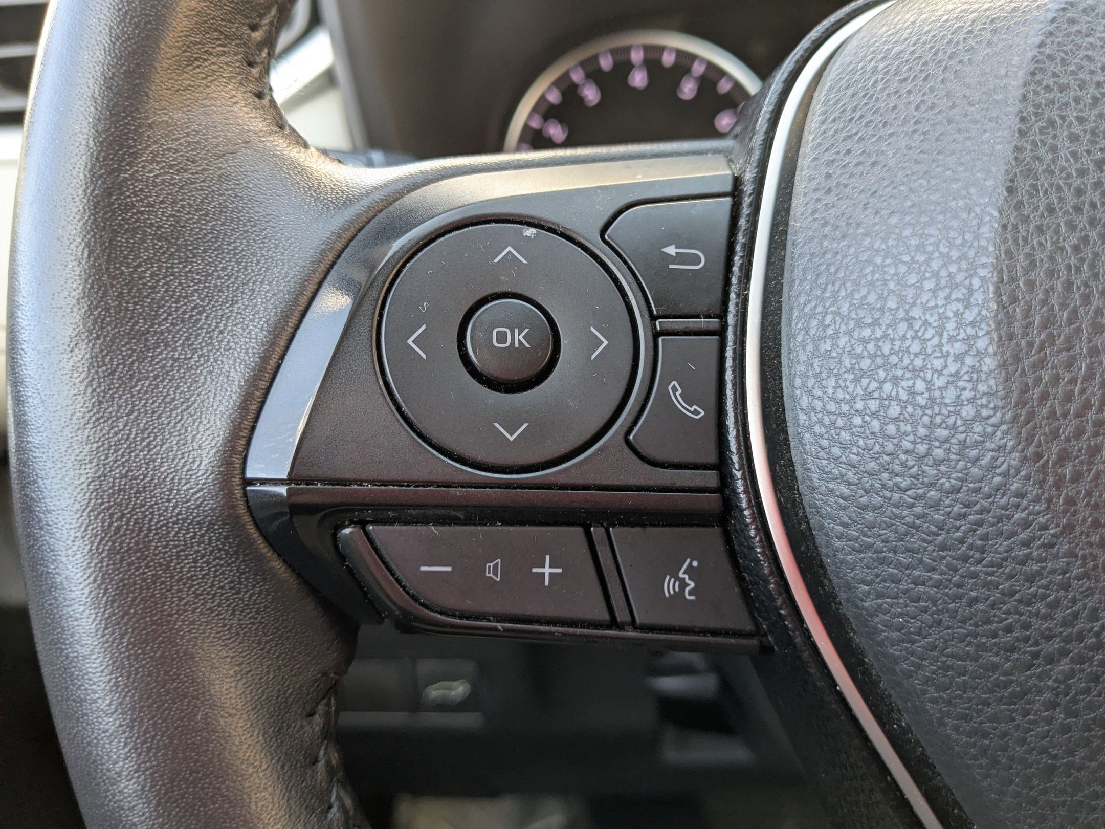 Used 2021 Toyota RAV4 XLE Premium image 19