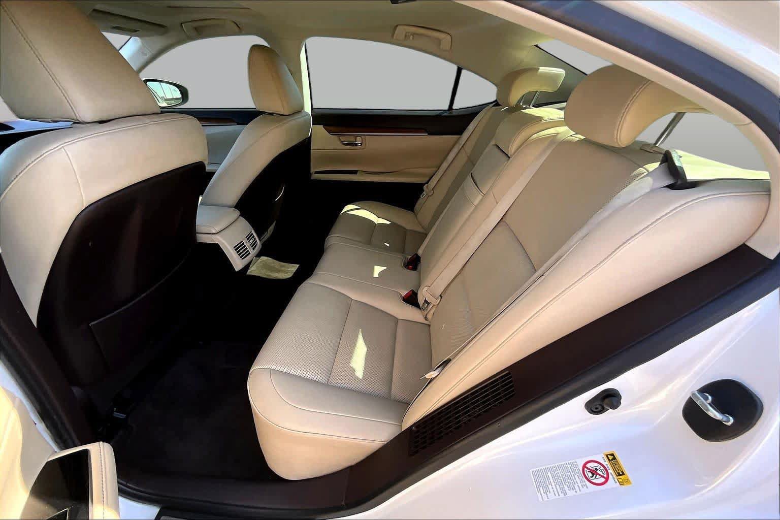 Used 2016 Lexus ES 300h w/ Navigation System Package FWD image 19