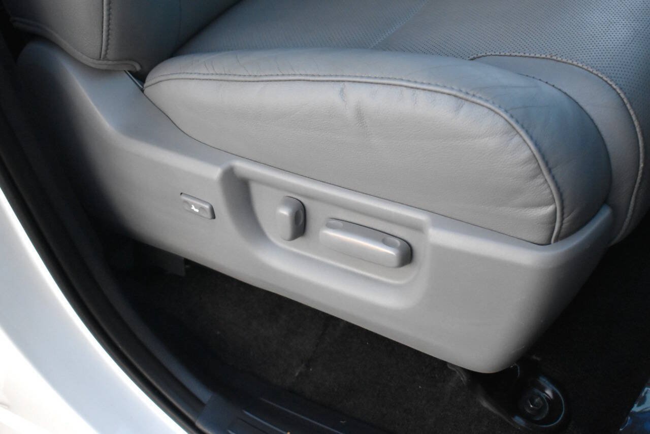 Used 2013 Toyota Sequoia Platinum AWD/4WD image 86