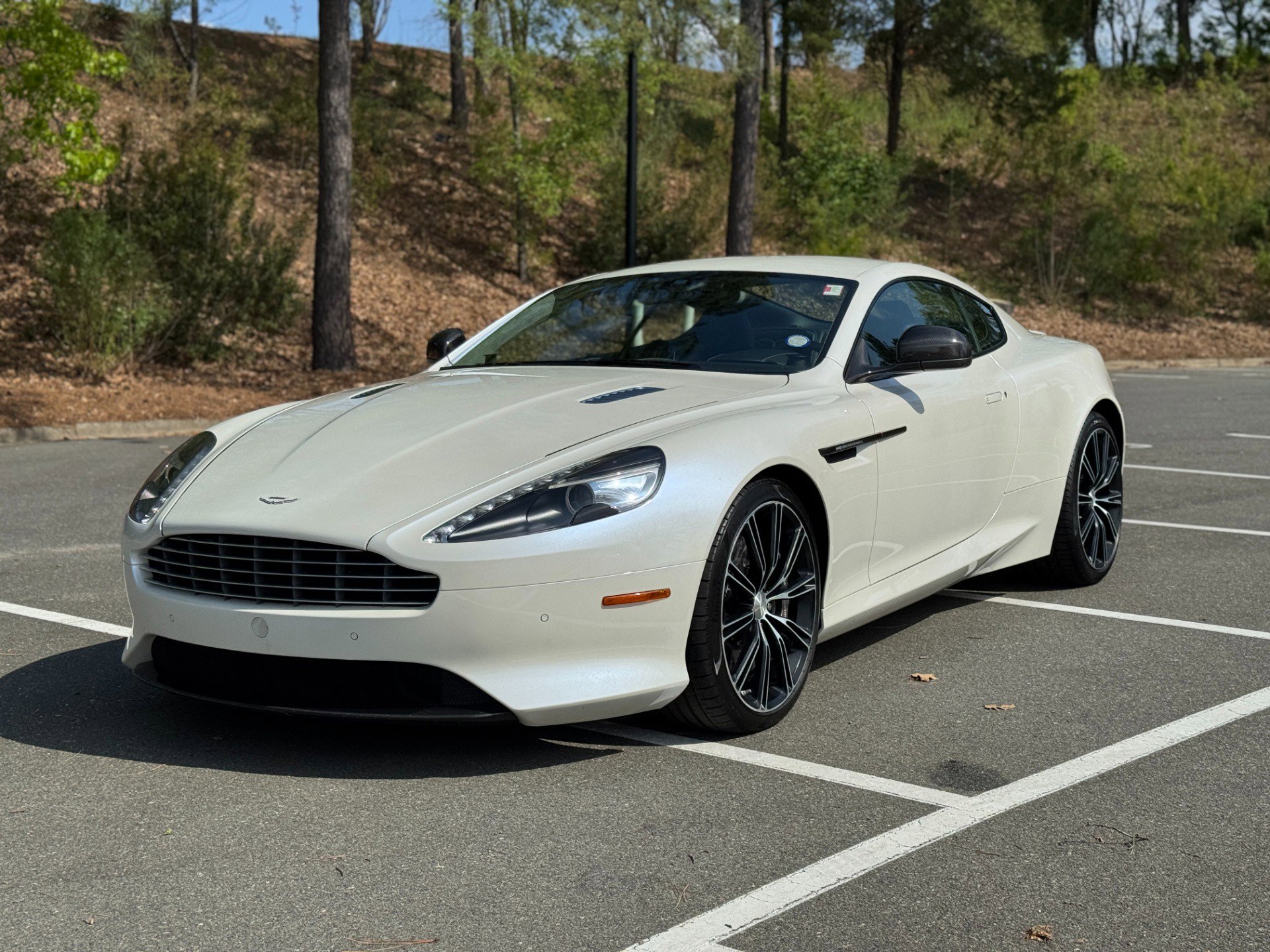 Used 2015 Aston Martin DB9 Coupe image 8