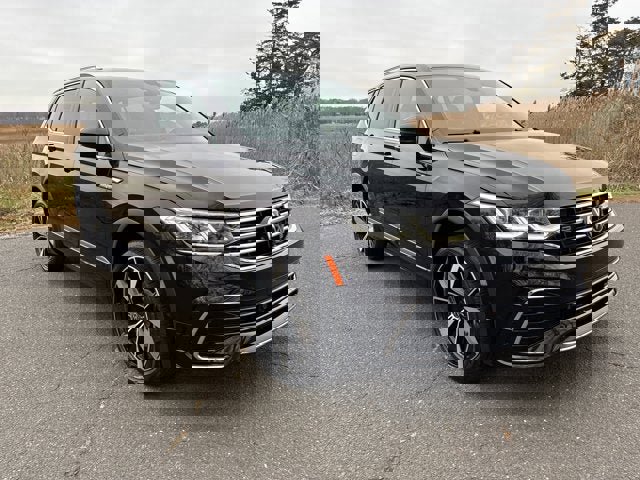 Used 2022 Volkswagen Tiguan SEL R-Line image 2